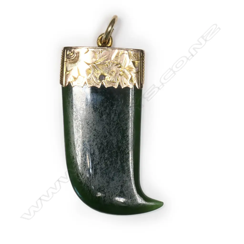 S. Bourdot & Sons (Christchurch) 9ct gold and greenstone claw form pendant, Image 1++